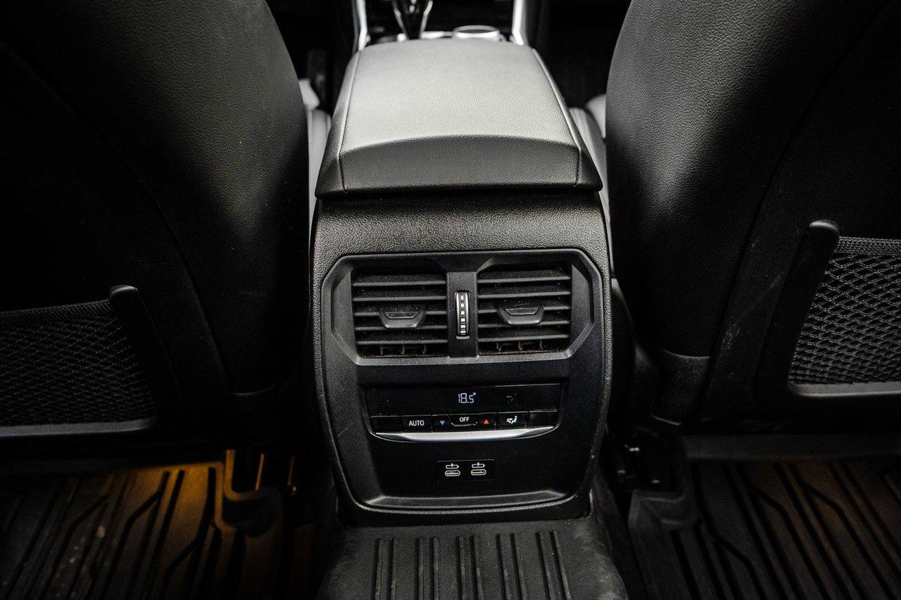 2022 BMW 3 Series 330i xDrive Photo