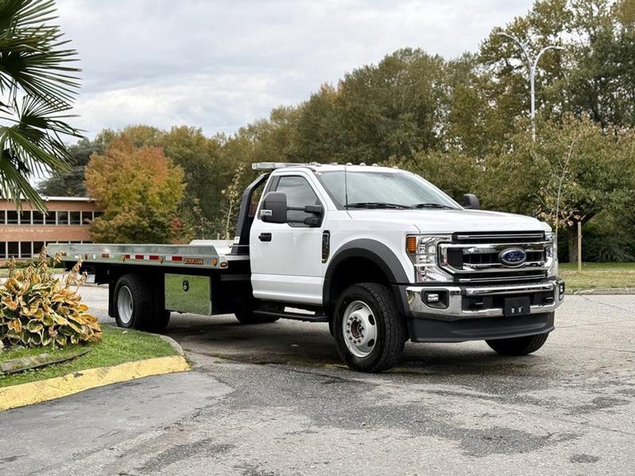 2022 Ford F-600 XLT 4x4 roll-off tow truck with 20-foot flat deck, powered by a 7.3L V8 gas engine paired with automatic transmission. Outfitted with an 8,000 lb winch, PTO, and roll-off functionality, making it suitable for equipment transport and recovery work. Features include backup camera, cruise control, air conditioning, AM/FM radio, USB and Type-C inputs, power windows, power locks, power mirrors, and 4x4 gear selector. White exterior with grey cloth interior. Built for heavy-duty performance with a GVWR of 9,979 kg (22,000 lb).  $145,880.00 plus $375 processing fee, $146,255.00 total payment obligation before taxes.  Listing report, warranty, contract commitment cancellation fee, financing available on approved credit (some limitations and exceptions may apply). All above specifications and information is considered to be accurate but is not guaranteed and no opinion or advice is given as to whether this item should be purchased. We do not allow test drives due to theft, fraud, acts of vandalism and undetectable impaired driving. Instead we provide the following benefits: Complimentary Warranty (with options to extend), Limited Money Back Satisfaction Guarantee on Fully Completed Contracts, Contract Commitment Cancellation, and an Open-Ended Sell-Back Option. Ask seller for details or call 604-522-REPO(7376) to confirm listing availability.