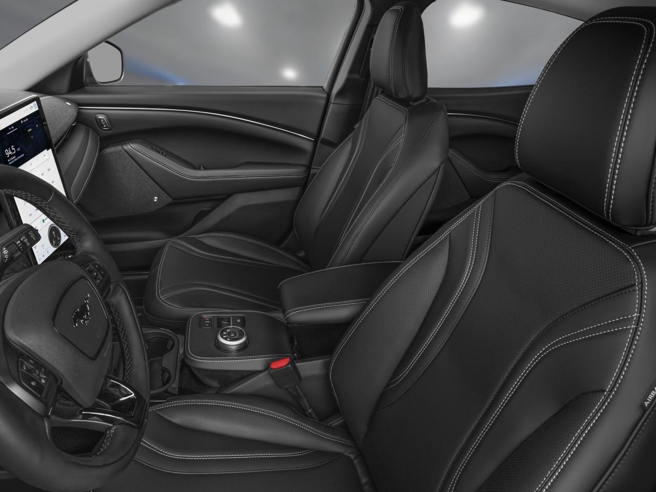 2025 Ford Mustang Mach-E Premium Photo4