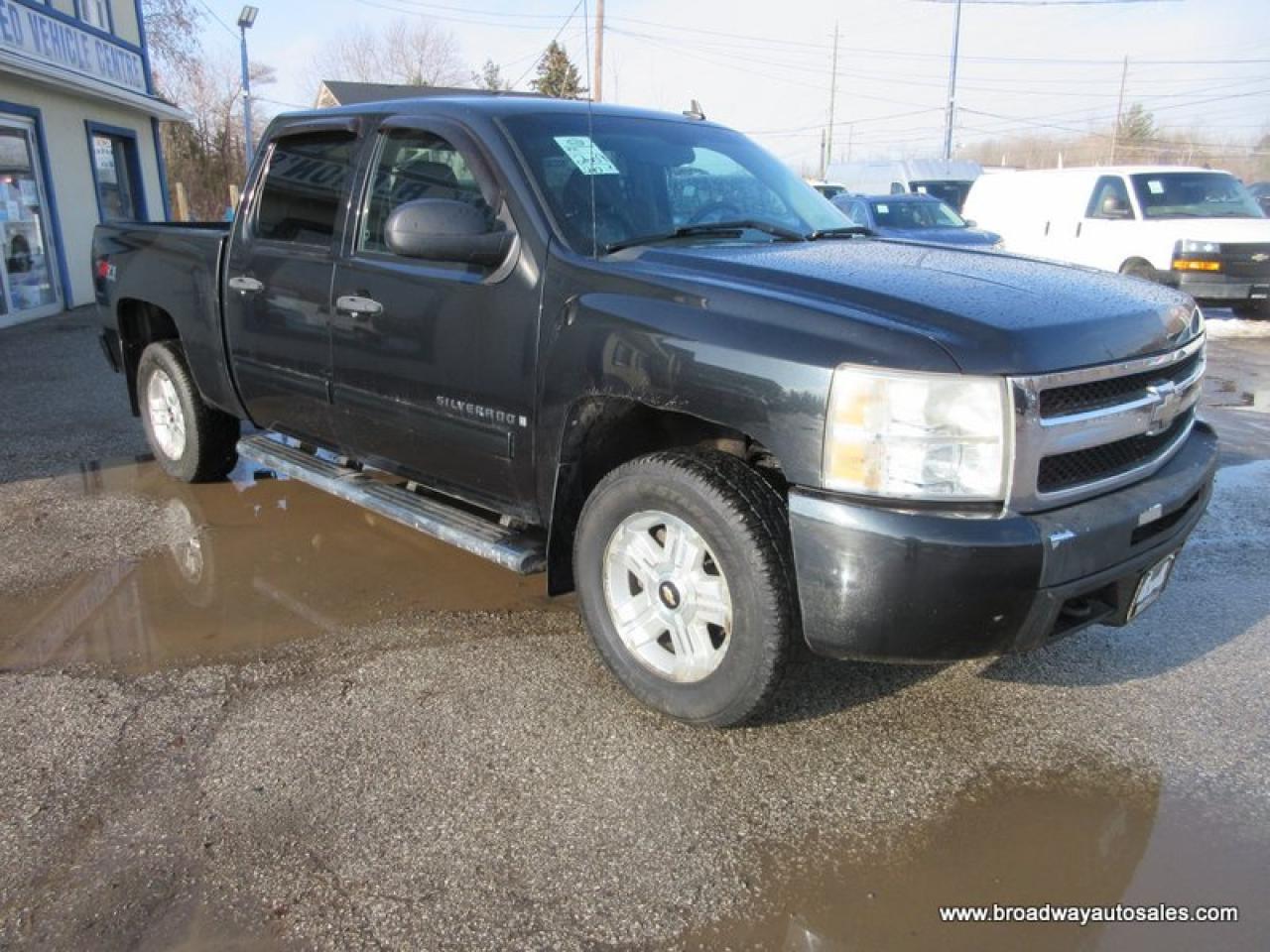 2009 Chevrolet Silverado 1500 GREAT VALUE LT-Z71-EDITION 5 PASSENGER 5.3L - V8.. 4X4.. CREW-CAB.. SHORTY.. LEATHER.. HEATED SEATS.. TRAILER BRAKE.. KEYLESS ENTRY.. Photo4