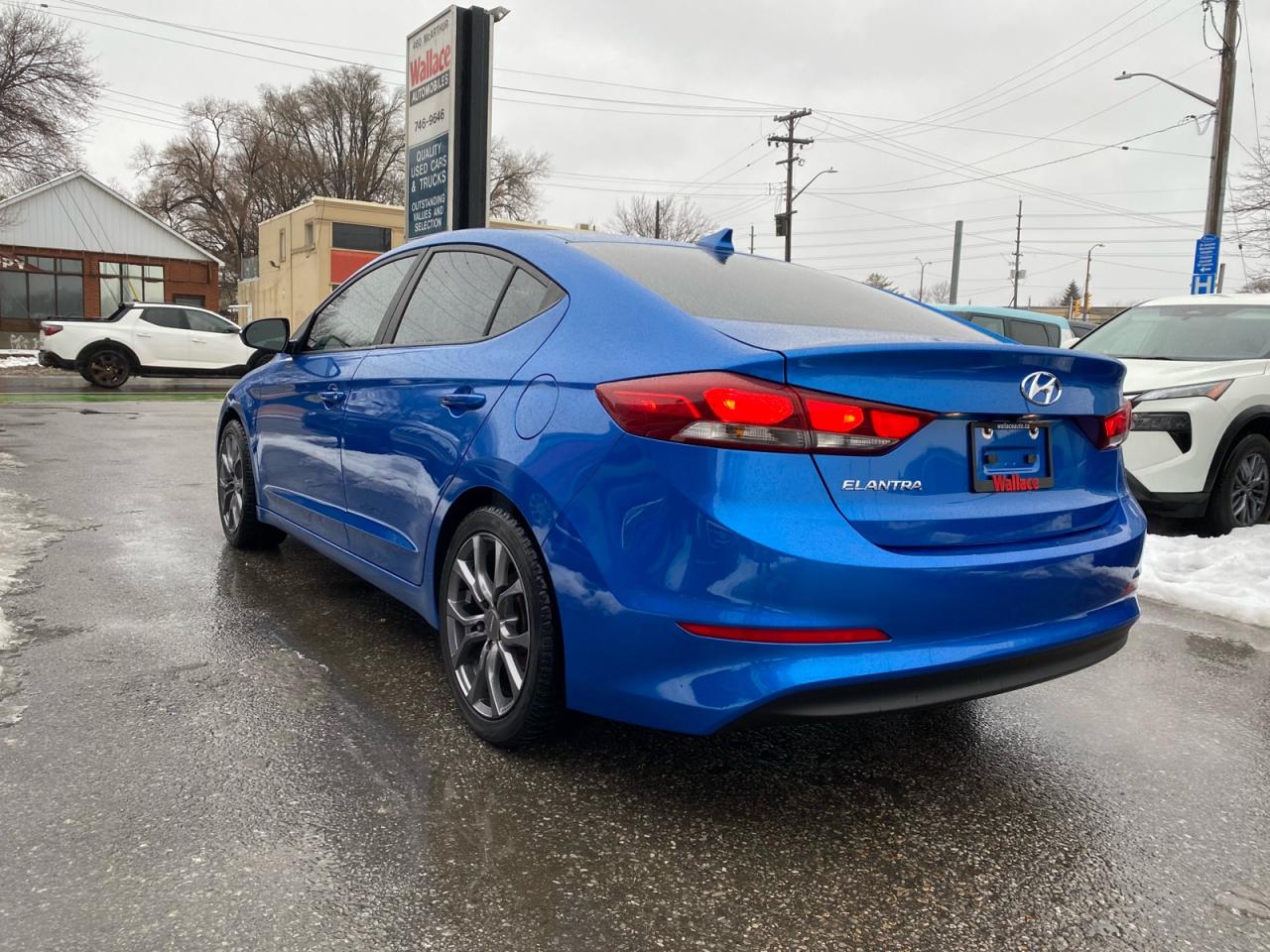 2017 Hyundai Elantra GLS | Sunroof | Apple CarPlay | Android Auto Photo3