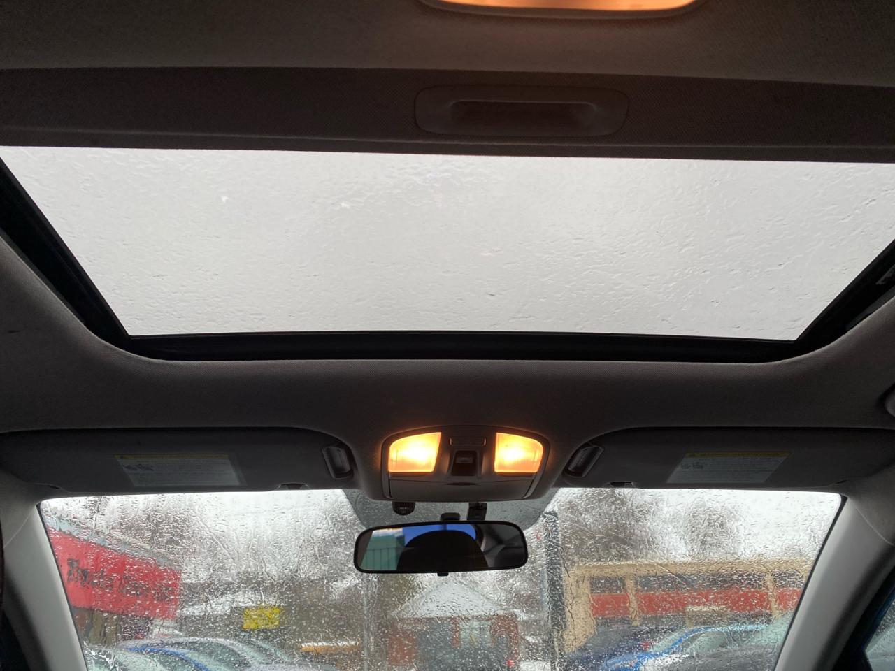 2017 Hyundai Elantra GLS | Sunroof | Apple CarPlay | Android Auto Photo