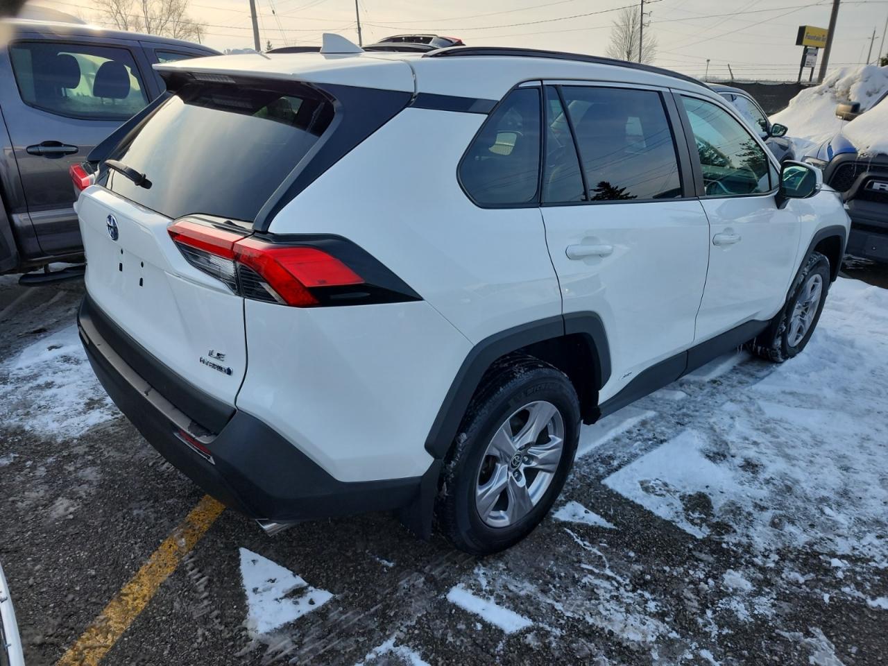 2022 Toyota RAV4 HYBRID LE | NO ACCIDENTS | ALLOYS | APP CONNECT Photo