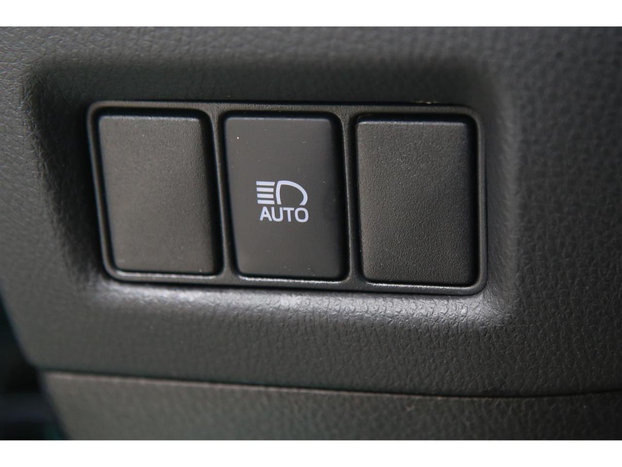 2018 Toyota C-HR XLE Premium Photo