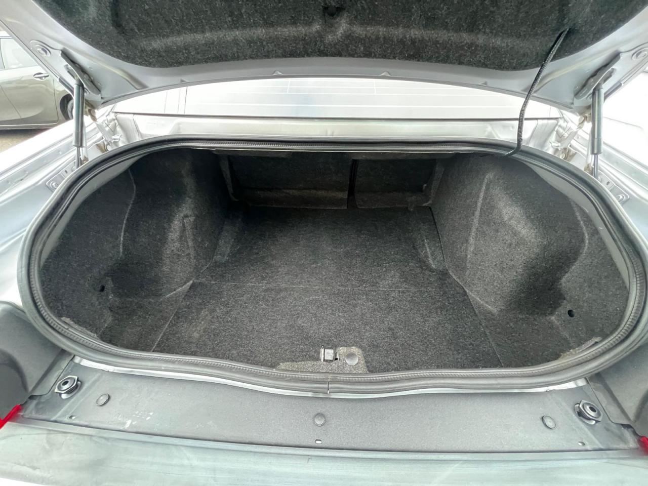 2014 Dodge Challenger SXT Plus Photo