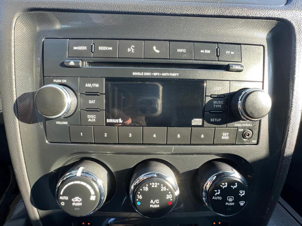 2014 Dodge Challenger SXT Plus Photo