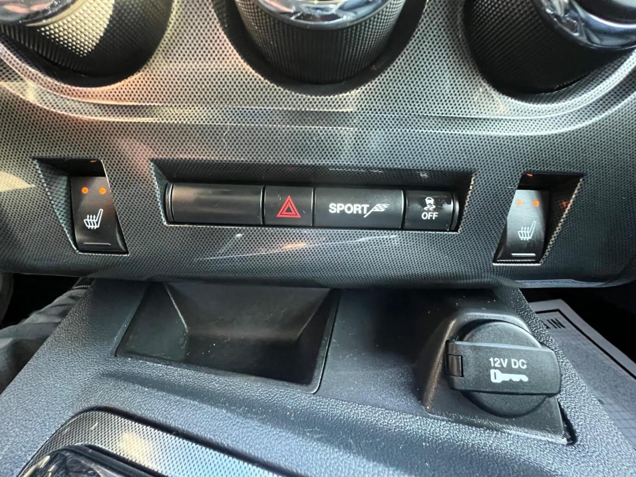 2014 Dodge Challenger SXT Plus Photo