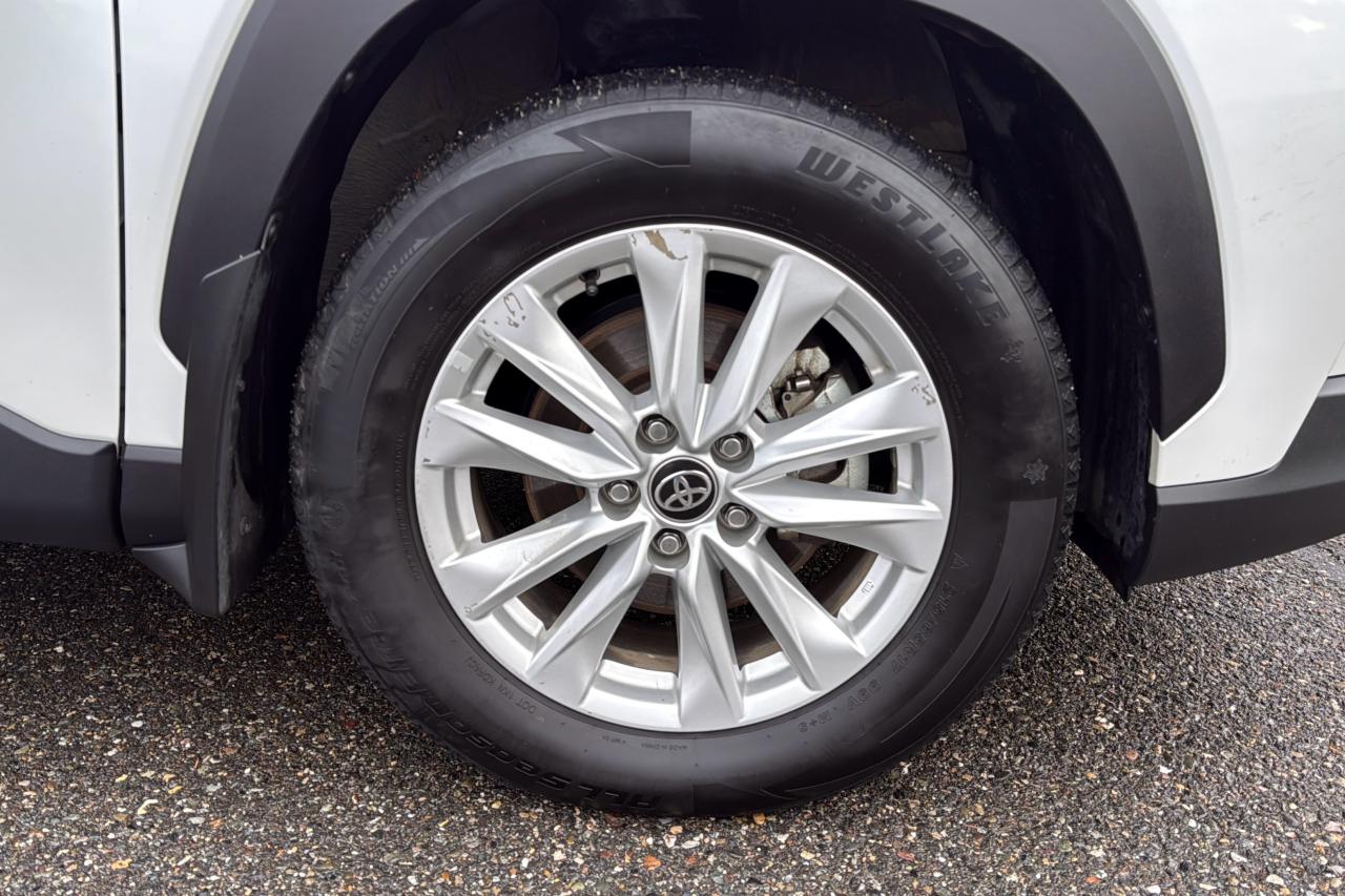 2024 Toyota Corolla Cross LE Photo