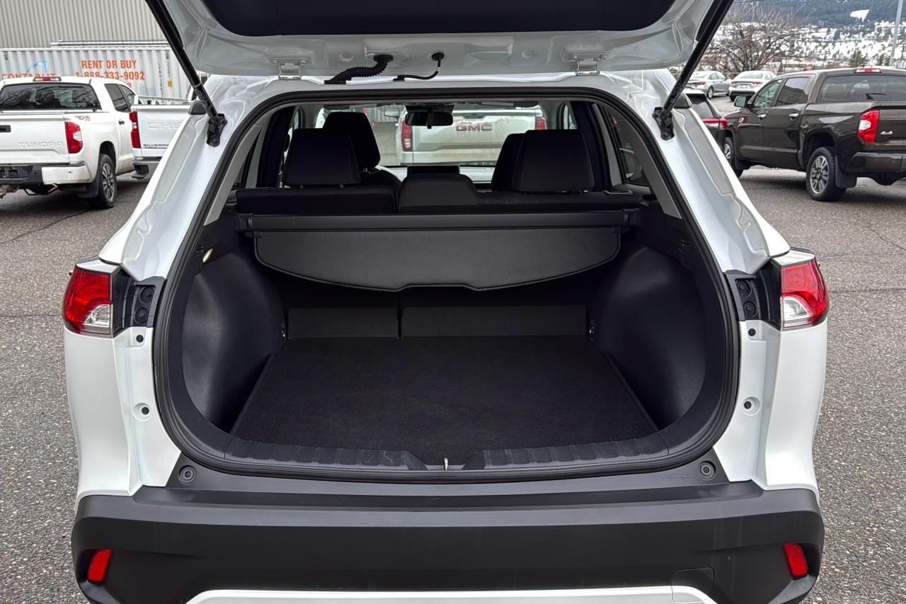 2024 Toyota Corolla Cross LE Photo