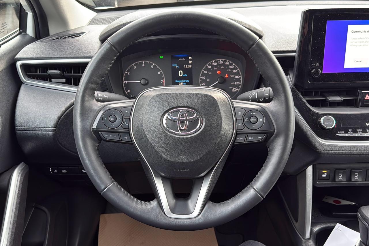 2024 Toyota Corolla Cross LE Photo