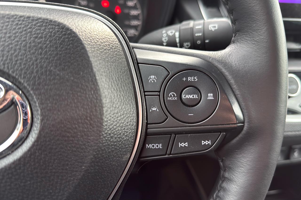 2024 Toyota Corolla Cross LE Photo