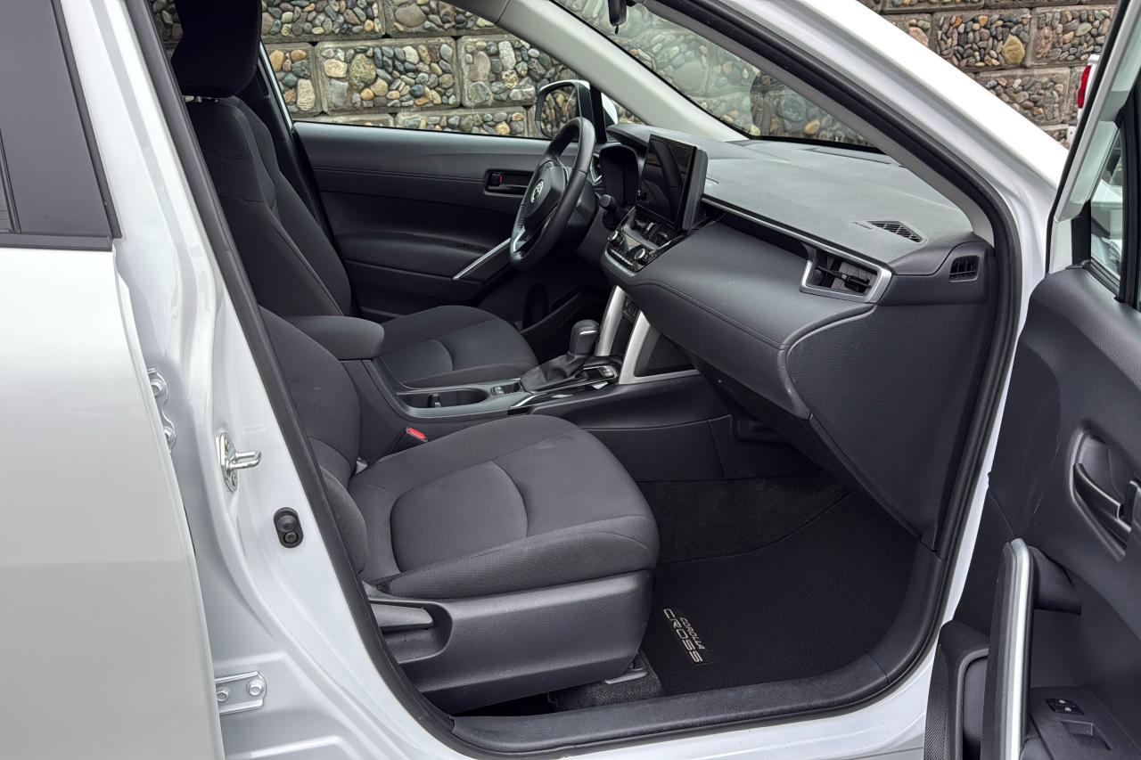 2024 Toyota Corolla Cross LE Photo