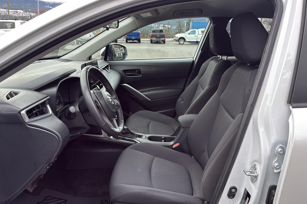 2024 Toyota Corolla Cross LE Photo