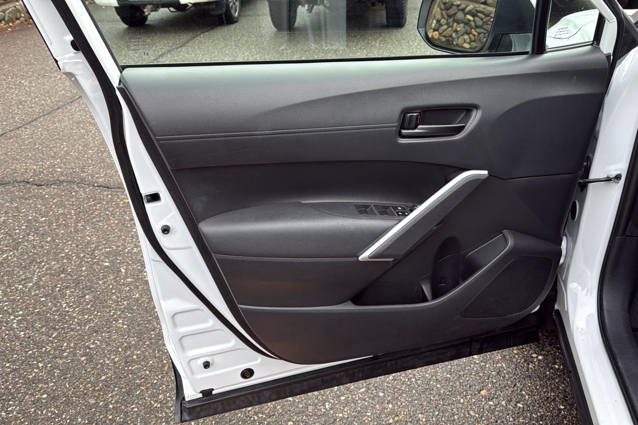 2024 Toyota Corolla Cross LE Photo