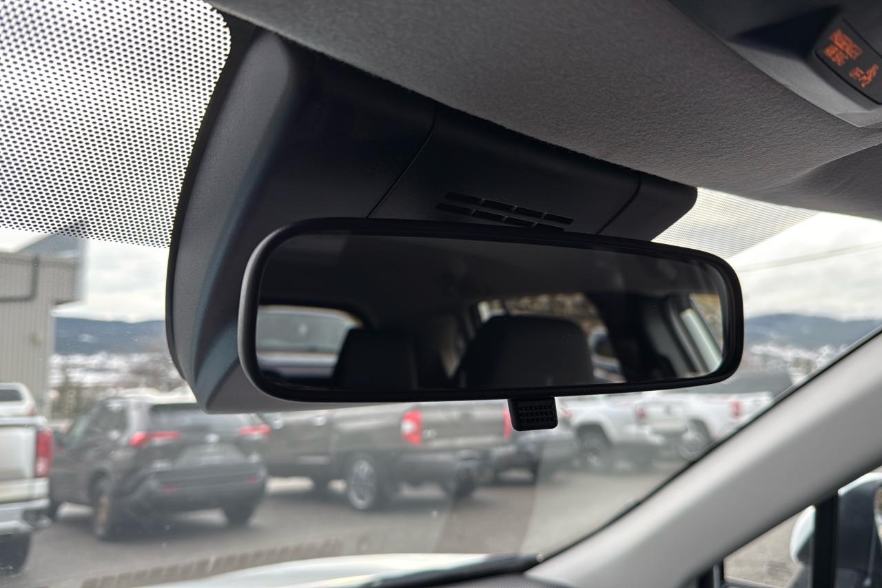 2024 Toyota Corolla Cross LE Photo