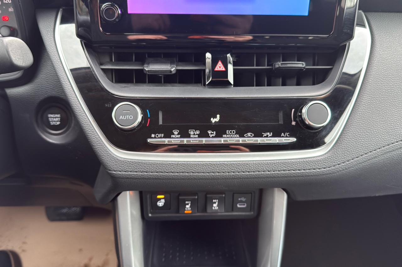 2024 Toyota Corolla Cross LE Photo