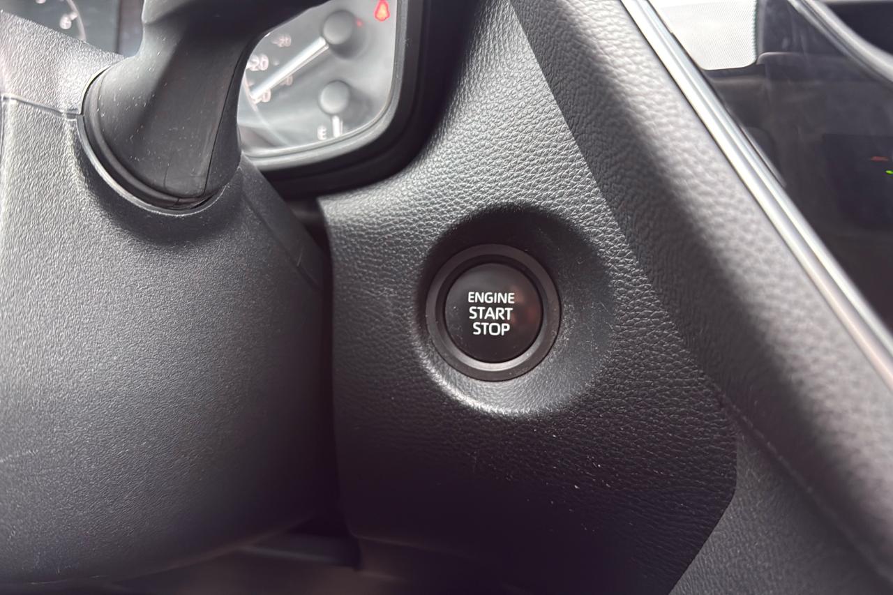 2024 Toyota Corolla Cross LE Photo