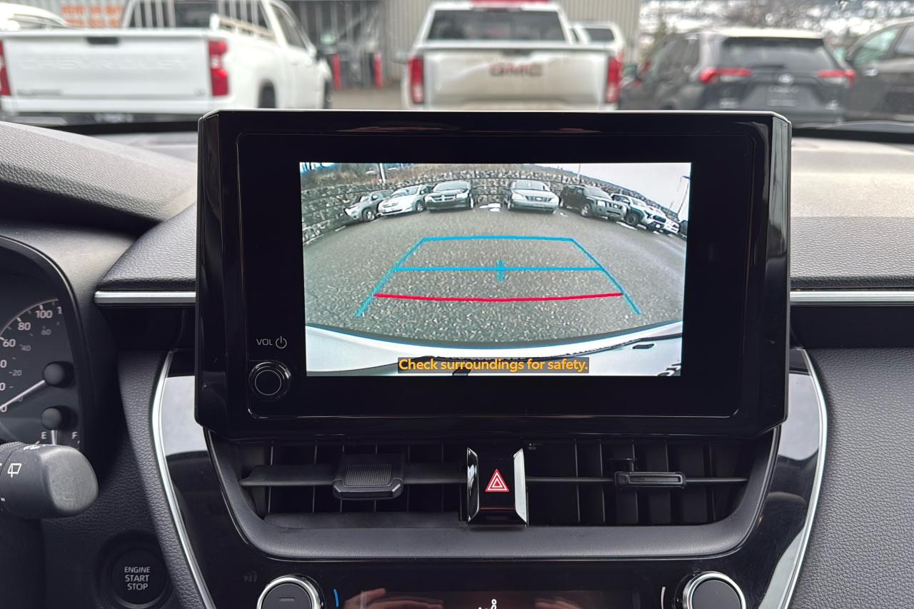 2024 Toyota Corolla Cross LE Photo