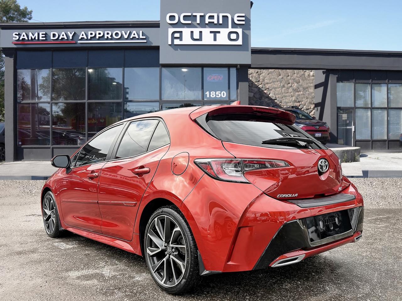 2019 Toyota Corolla Hatchback Photo3