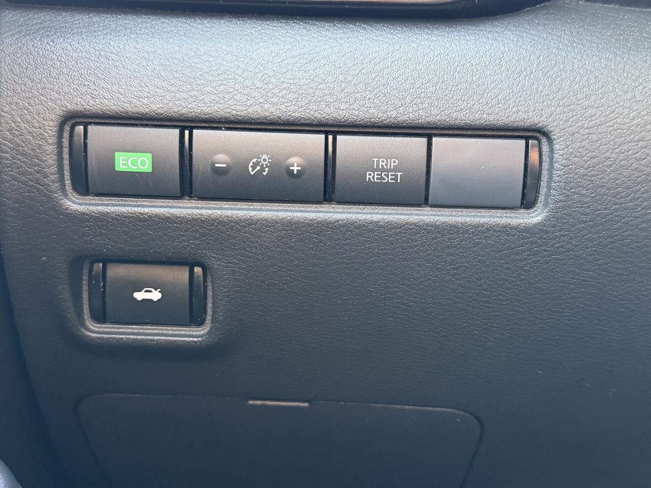 2020 Nissan Sentra SV Photo