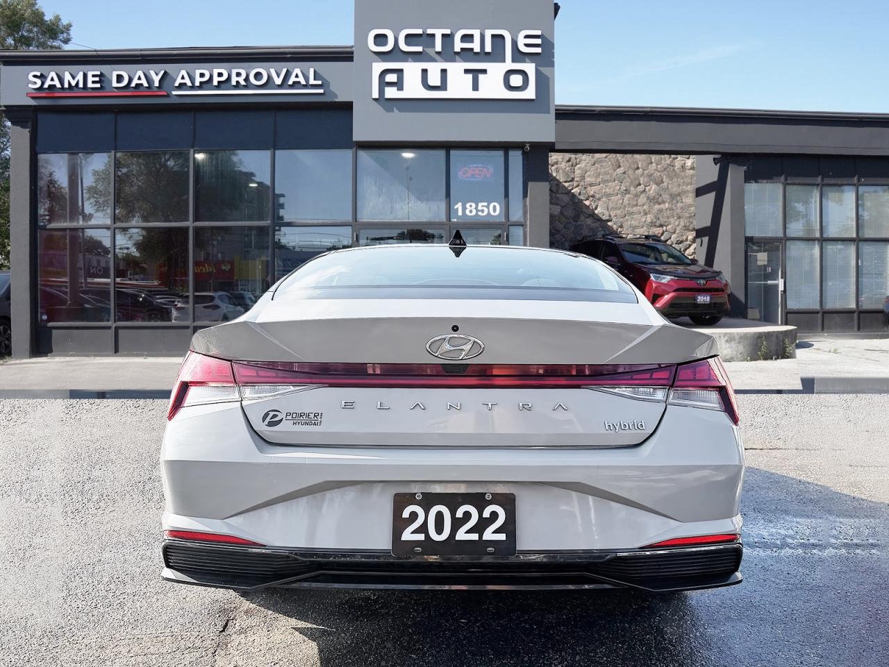 2022 Hyundai Elantra Hybrid Ultimate DCT w/Two-Tone Interior Photo4