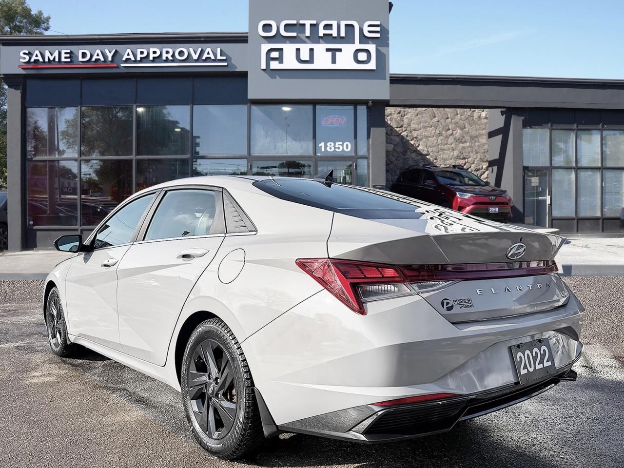 2022 Hyundai Elantra Hybrid Ultimate DCT w/Two-Tone Interior Photo3