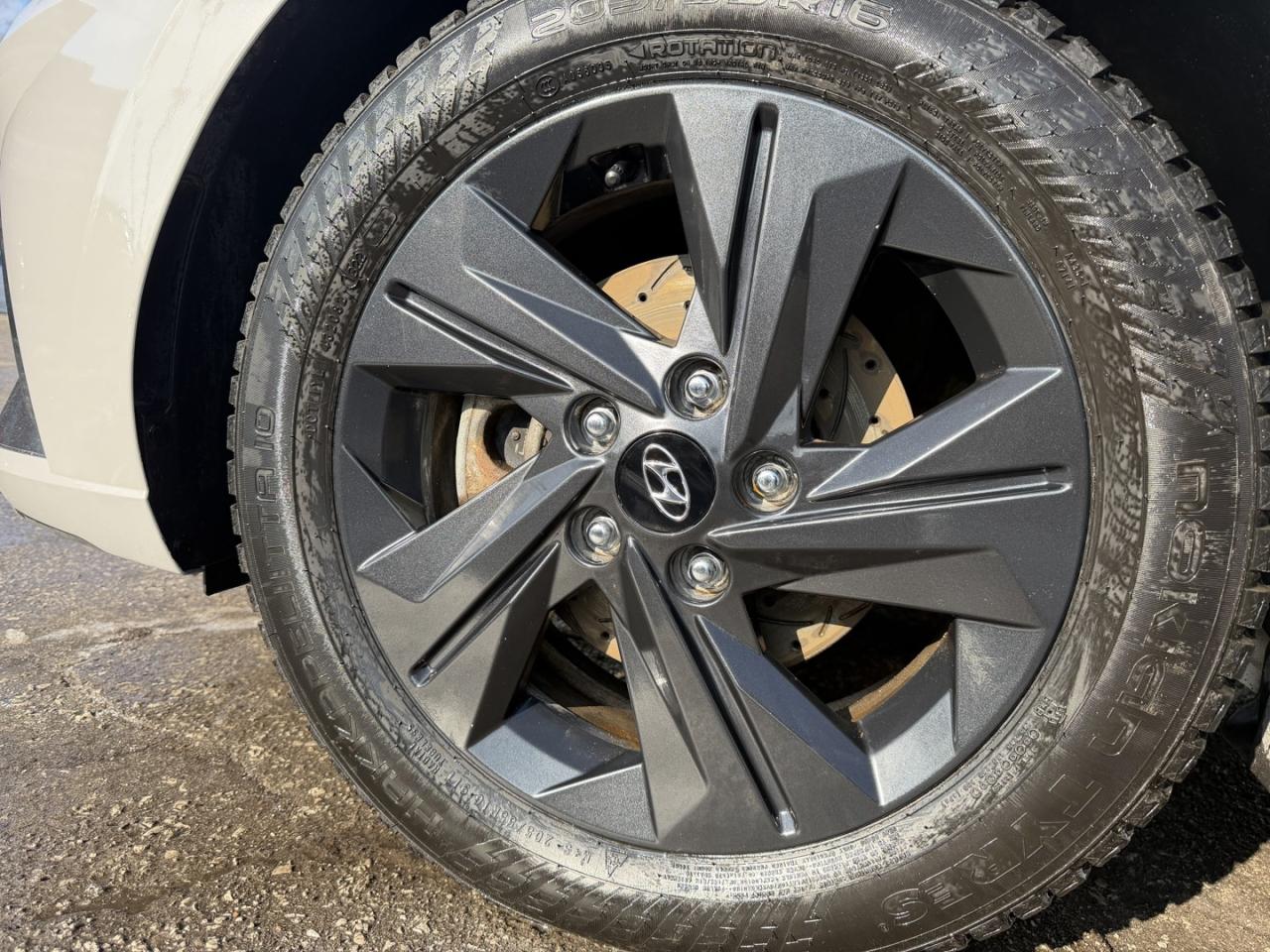 2022 Hyundai Elantra Hybrid Ultimate DCT w/Two-Tone Interior Photo