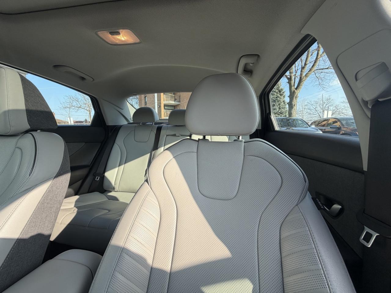 2022 Hyundai Elantra Hybrid Ultimate DCT w/Two-Tone Interior Photo