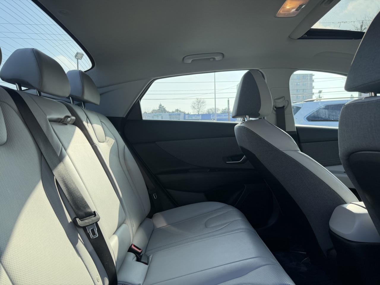 2022 Hyundai Elantra Hybrid Ultimate DCT w/Two-Tone Interior Photo