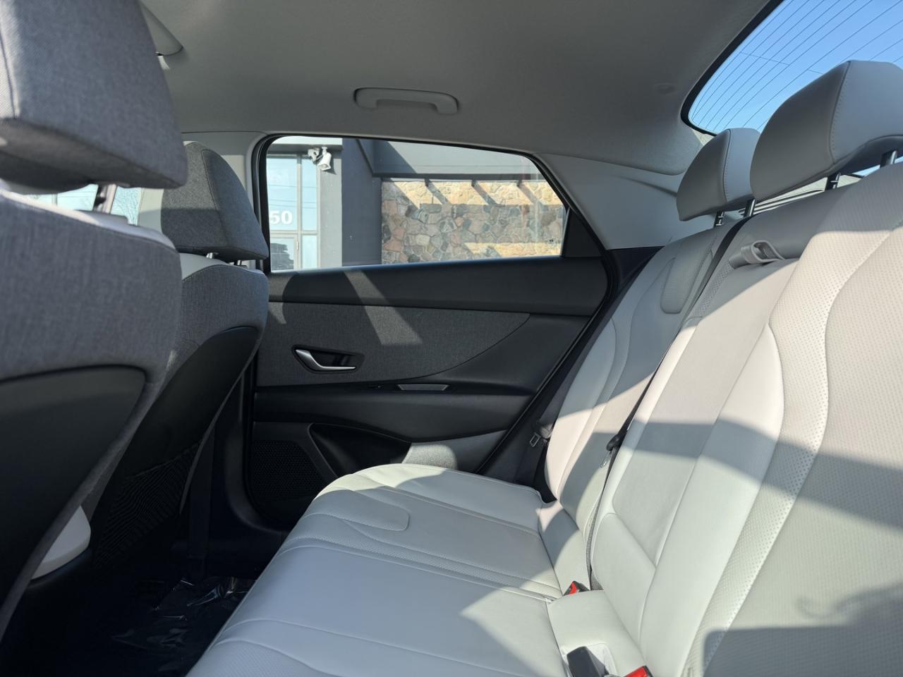 2022 Hyundai Elantra Hybrid Ultimate DCT w/Two-Tone Interior Photo