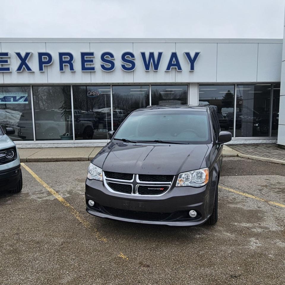 2015 Dodge Grand Caravan SXT, PREMIUM, LEATHER, REAR DVD, AS TRADED! Photo