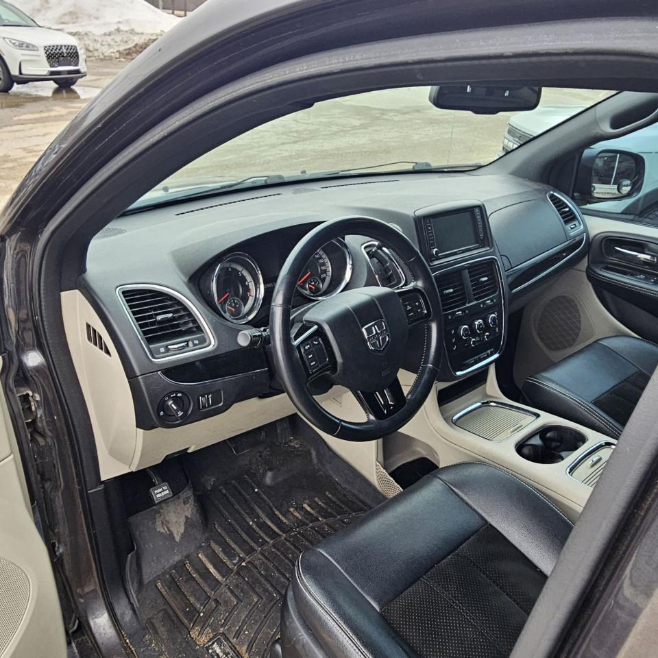 2015 Dodge Grand Caravan SXT, PREMIUM, LEATHER, REAR DVD, AS TRADED! Photo