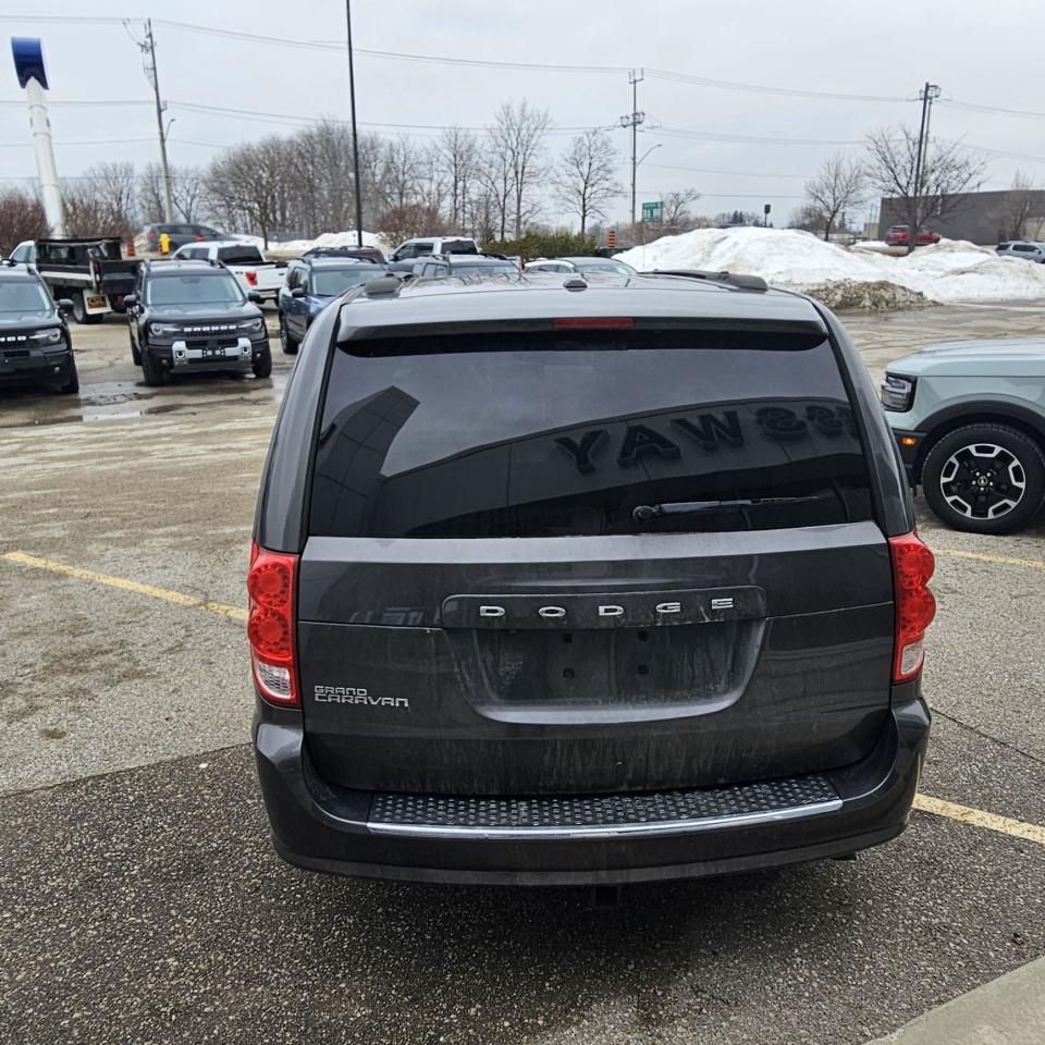 2015 Dodge Grand Caravan SXT, PREMIUM, LEATHER, REAR DVD, AS TRADED! Photo