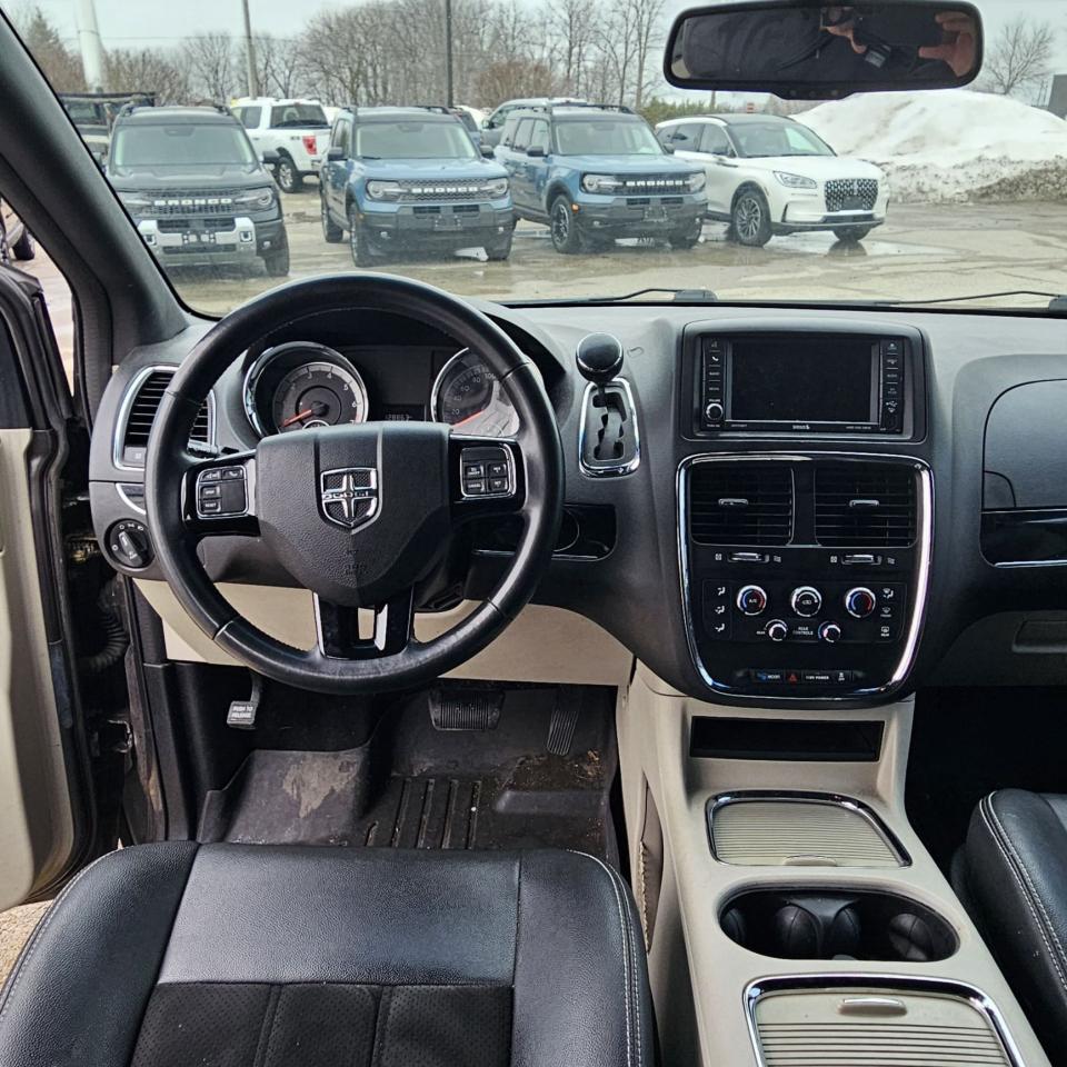 2015 Dodge Grand Caravan SXT, PREMIUM, LEATHER, REAR DVD, AS TRADED! Photo