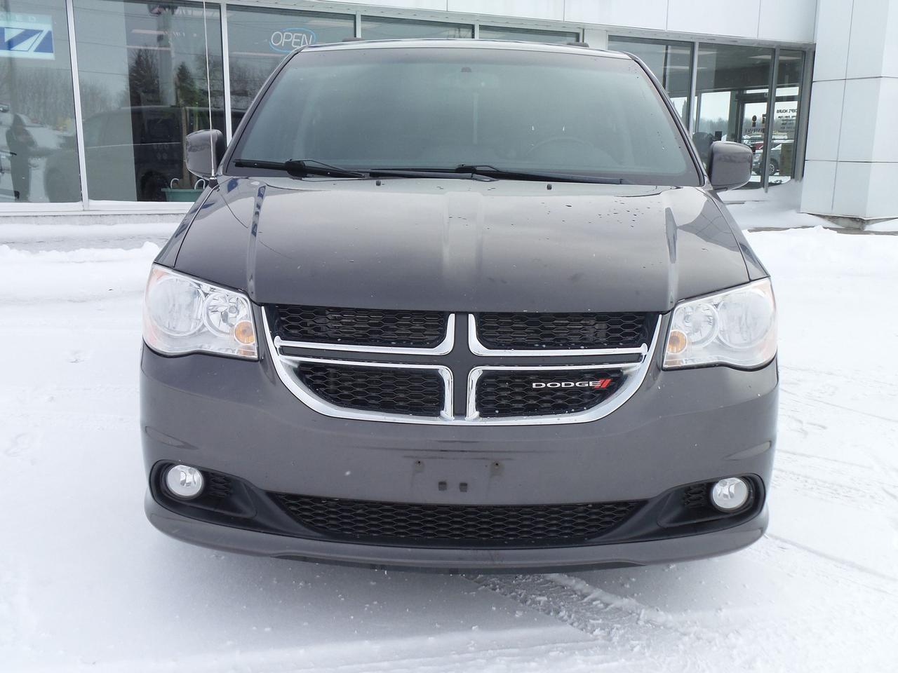 2015 Dodge Grand Caravan SXT, PREMIUM, LEATHER, REAR DVD, AS TRADED! Photo1