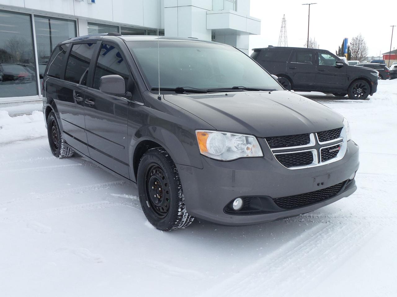 2015 Dodge Grand Caravan SXT, PREMIUM, LEATHER, REAR DVD, AS TRADED! Photo2
