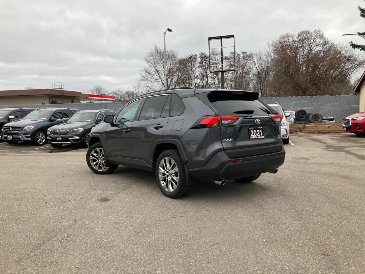 2021 Toyota RAV4 AWD NO ACCIDENT LEATHER SEATS BLINDSPOT SUNROOF Photo4