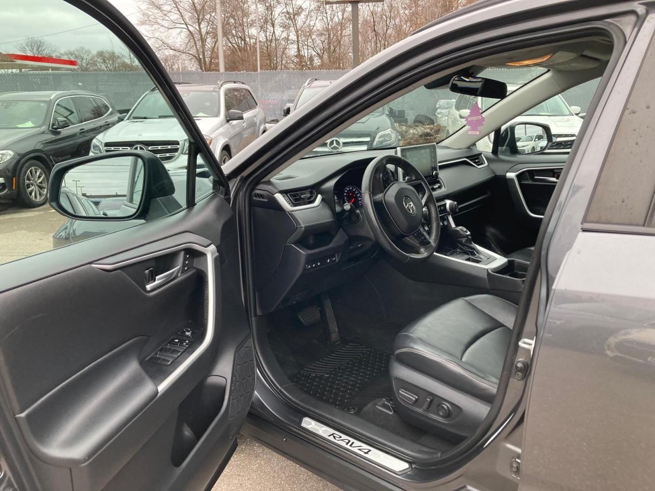 2021 Toyota RAV4 AWD NO ACCIDENT LEATHER SEATS BLINDSPOT SUNROOF Photo