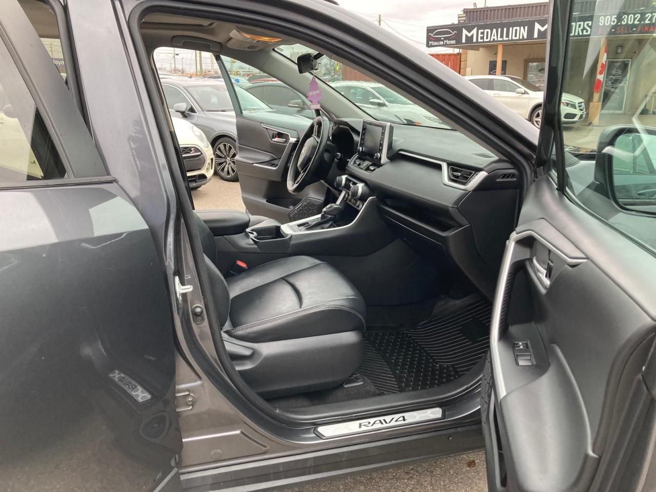 2021 Toyota RAV4 AWD NO ACCIDENT LEATHER SEATS BLINDSPOT SUNROOF Photo