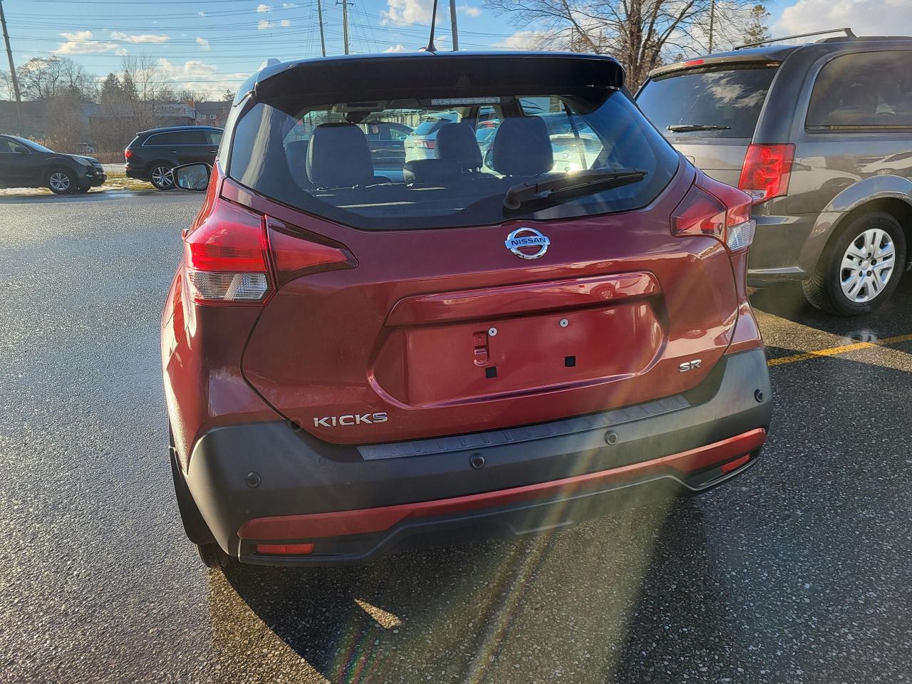 2020 Nissan Kicks SR Photo