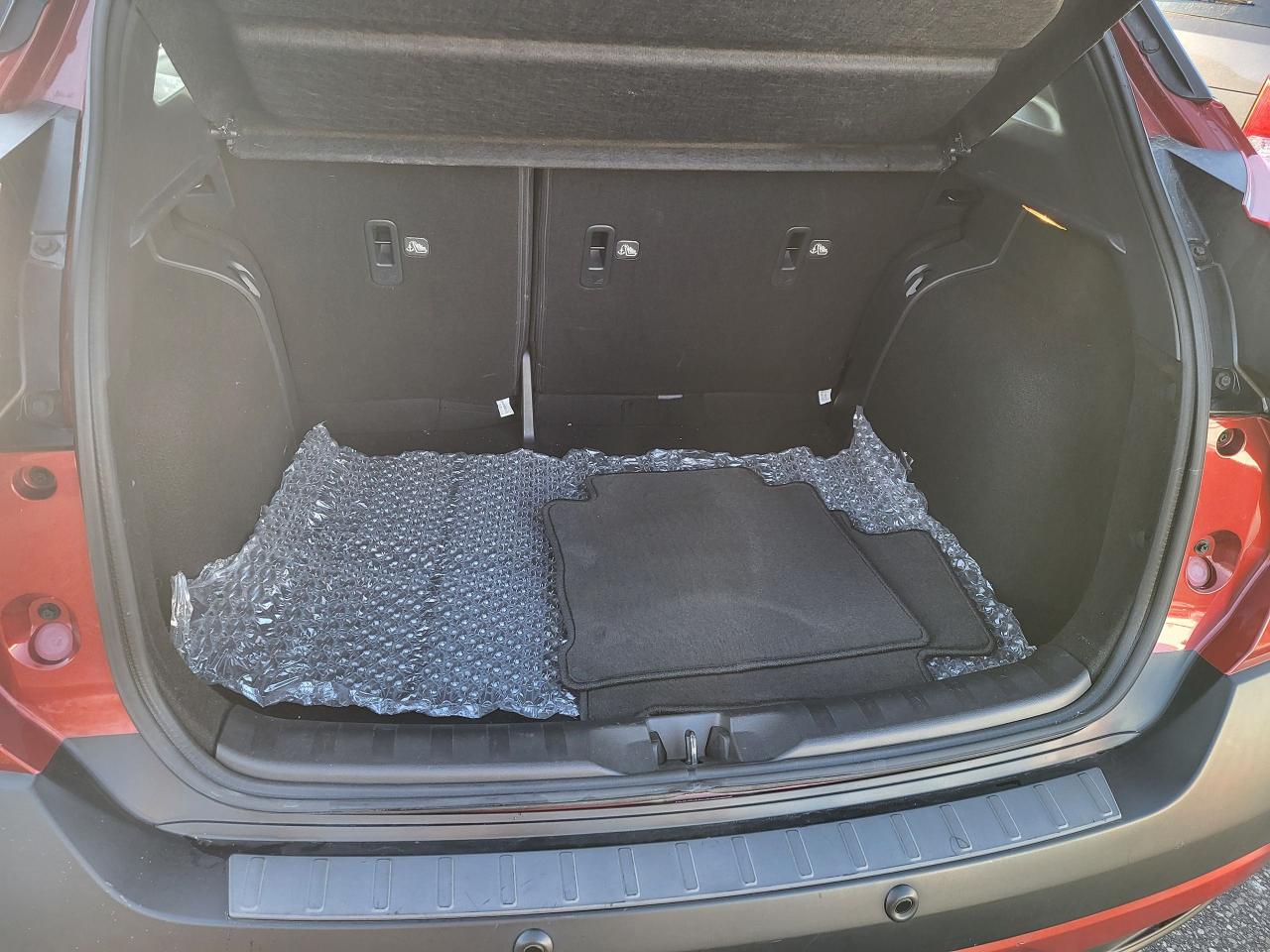 2020 Nissan Kicks SR Photo