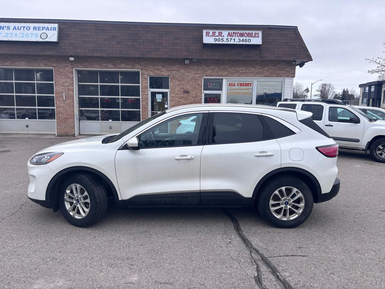2020 Ford Escape SE AWD LOADED! - Photo #1