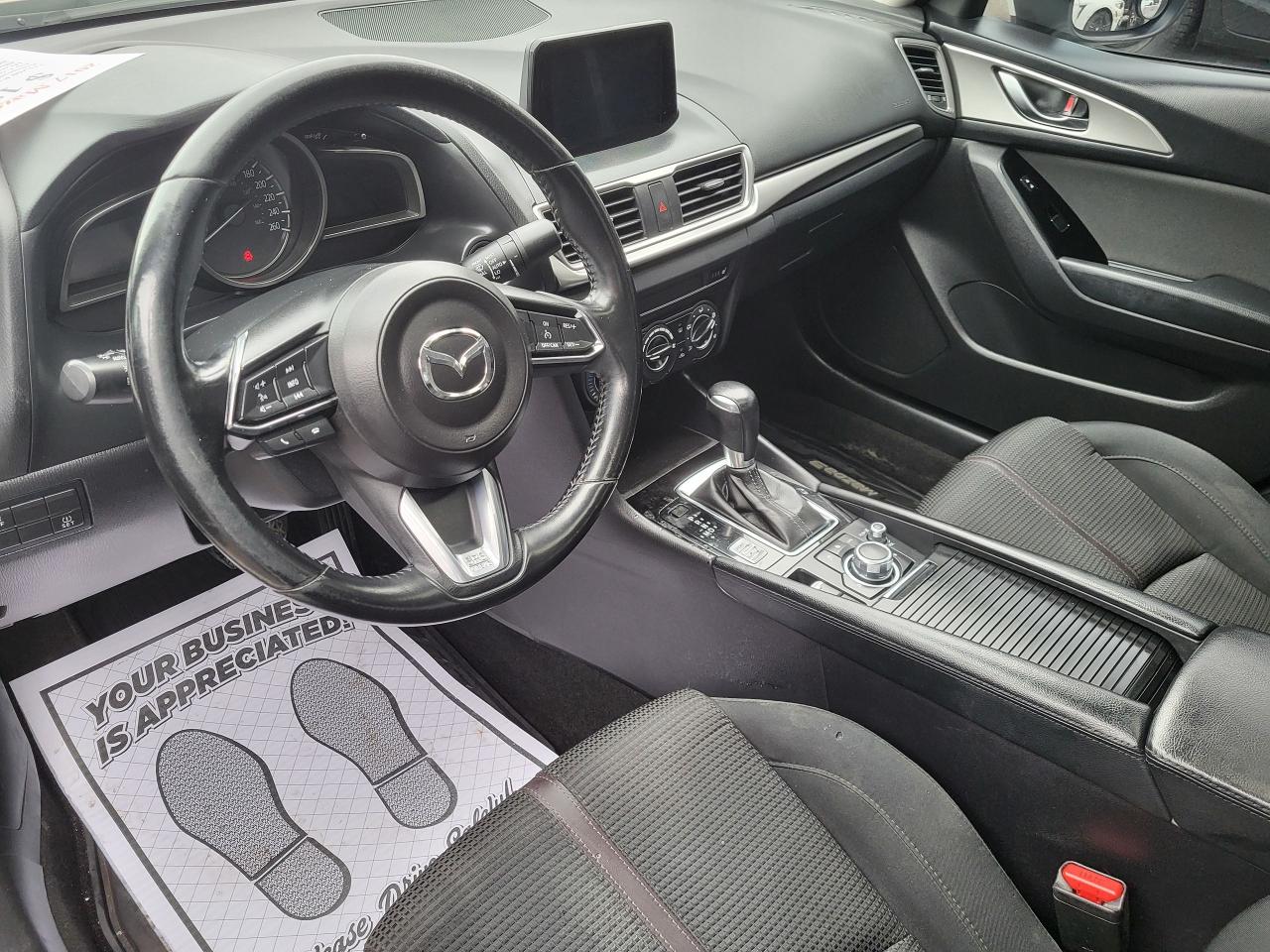 2017 Mazda MAZDA3 Touring Photo4