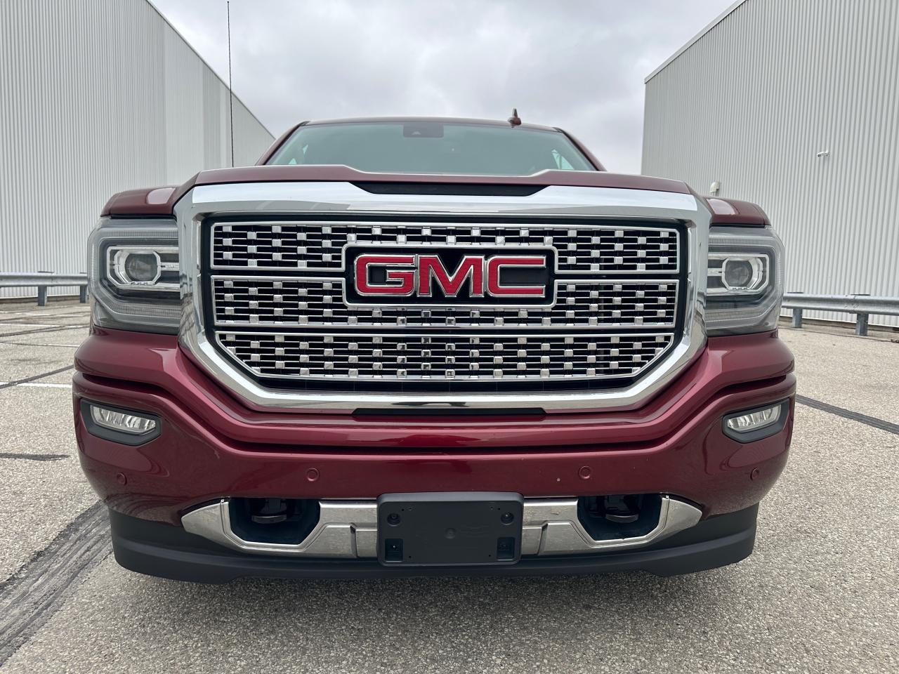 2017 GMC Sierra 1500 Denali Ultimate 6.2L Full Jam Photo2