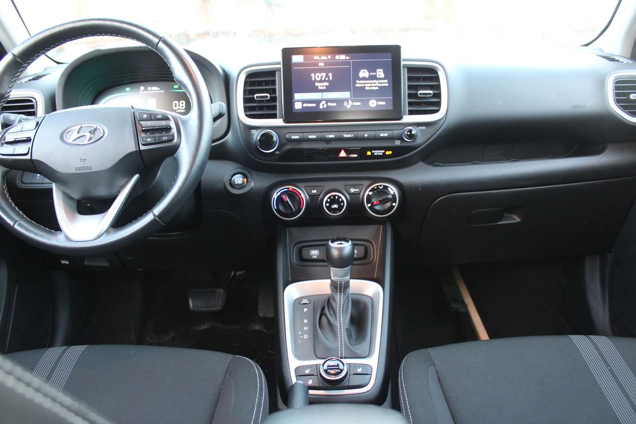 2024 Hyundai Venue PREFERRED Photo