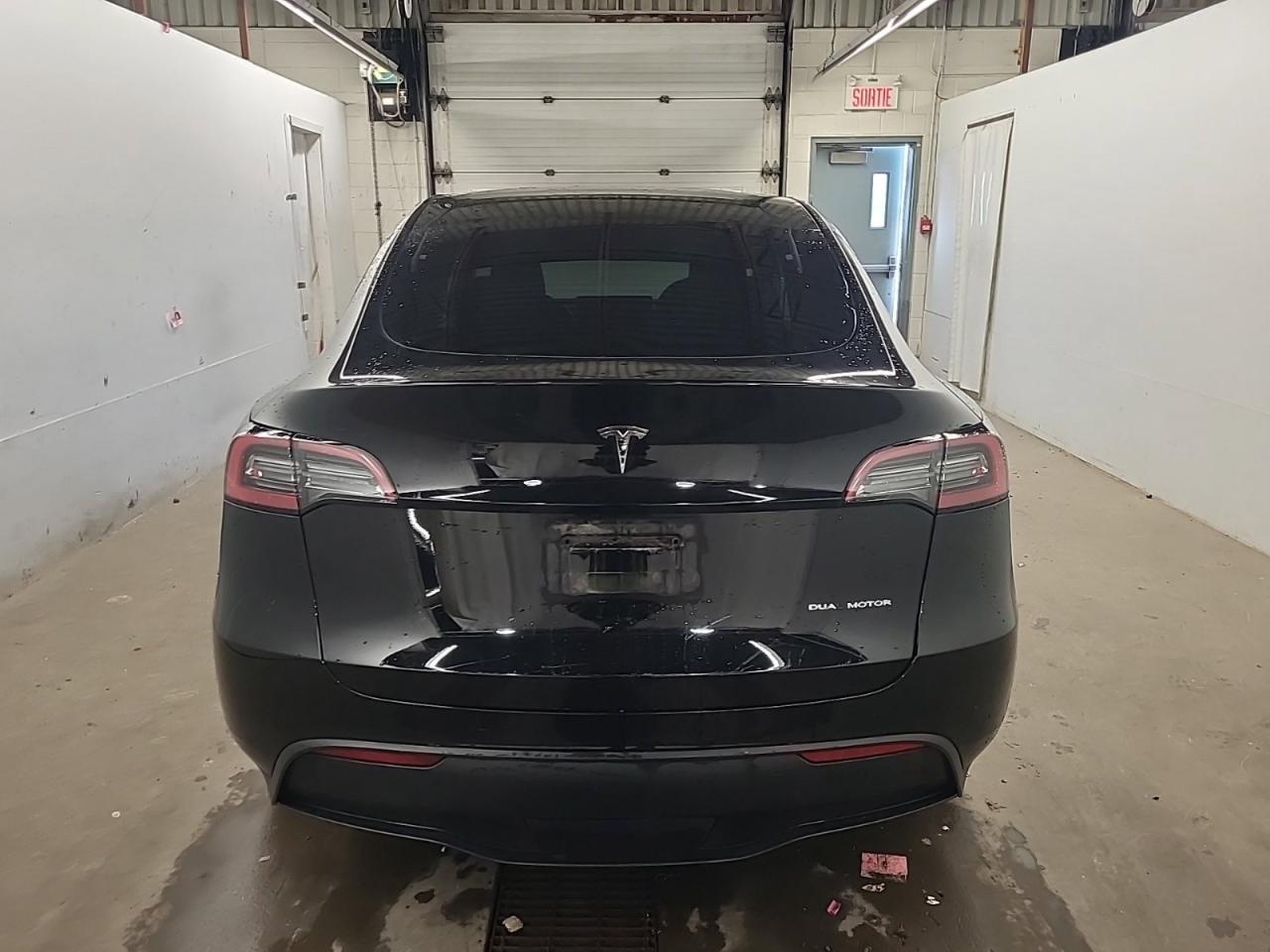 2023 Tesla Model Y LONG RANGE Photo3