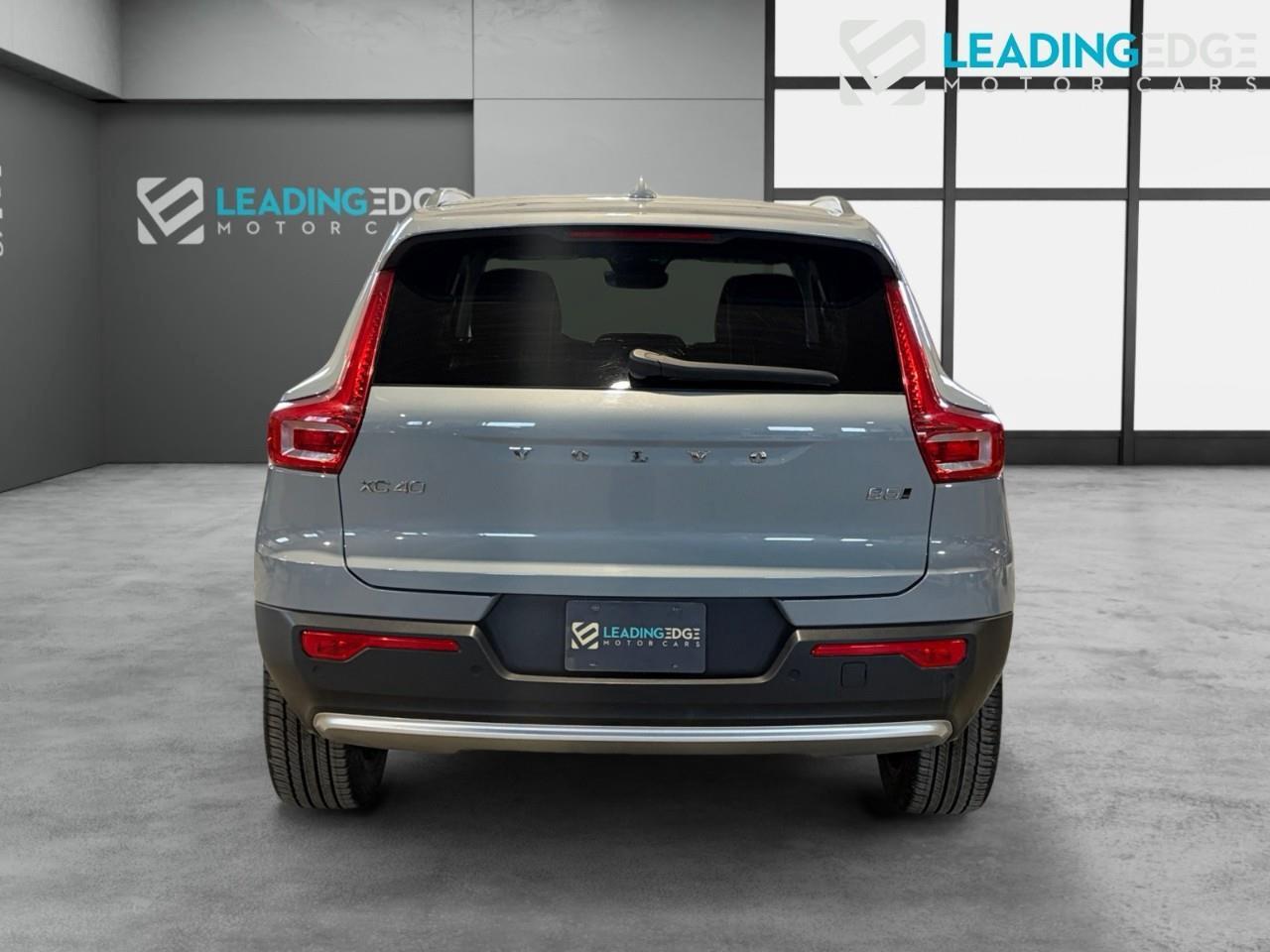 2024 Volvo XC40 B5 Plus Bright Theme Photo