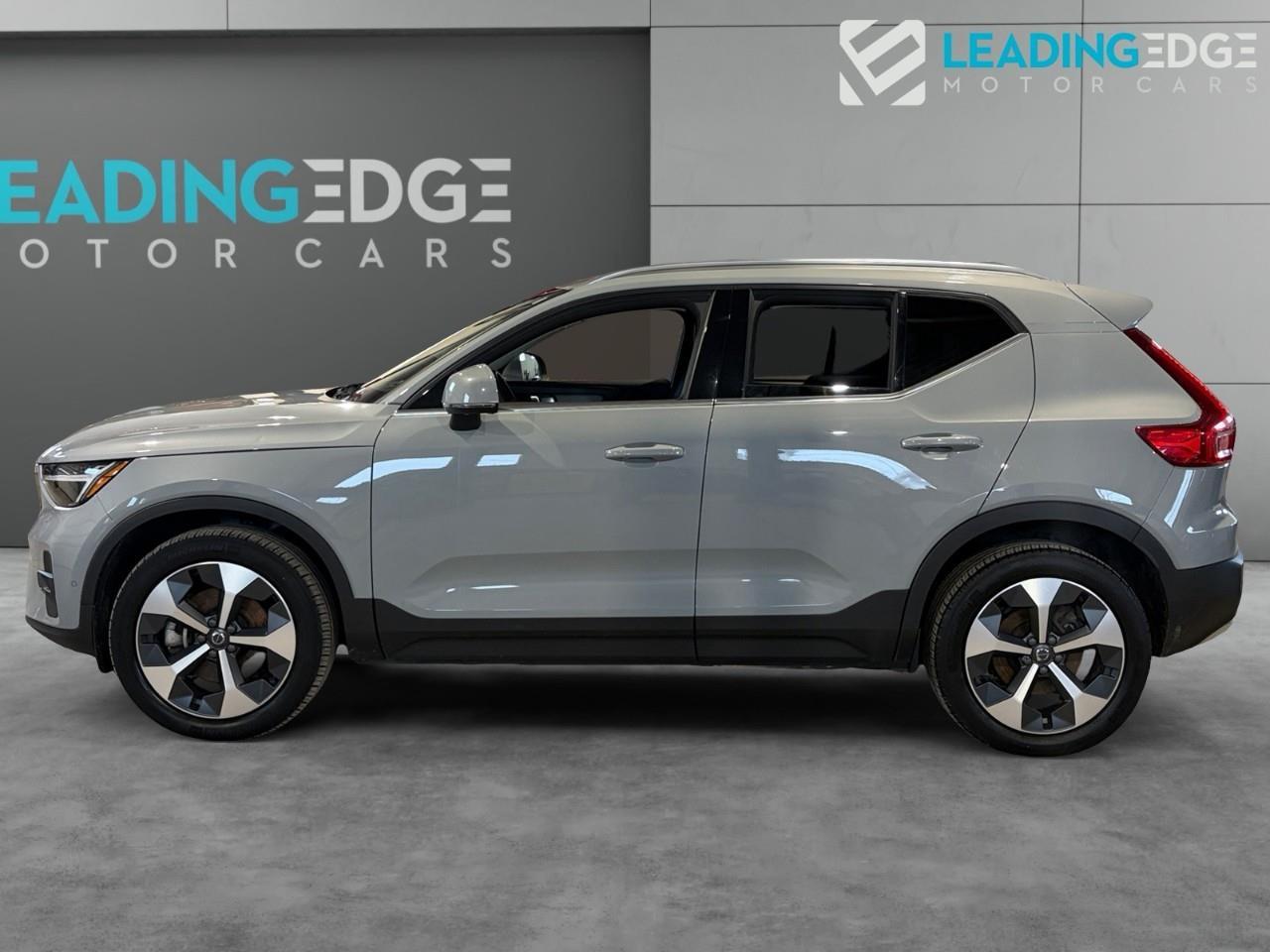 2024 Volvo XC40 B5 Plus Bright Theme Photo
