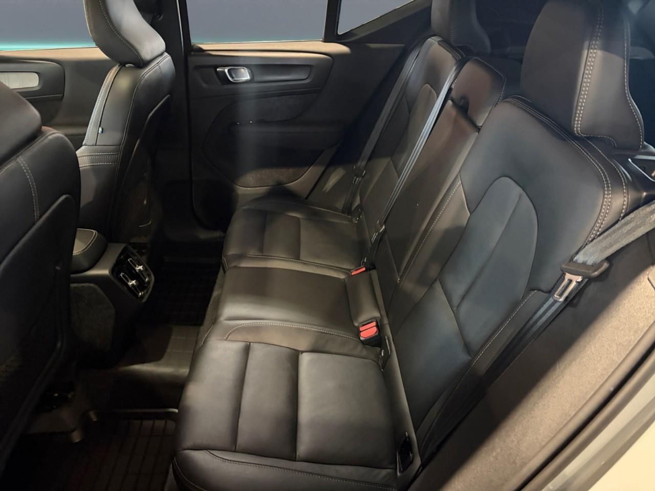 2024 Volvo XC40 B5 Plus Bright Theme Photo