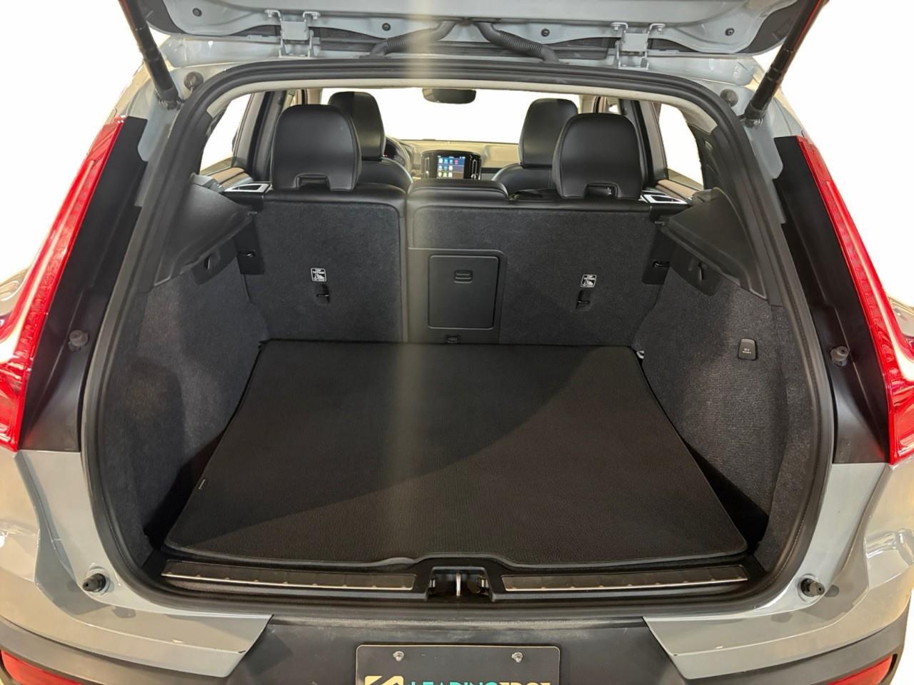 2024 Volvo XC40 B5 Plus Bright Theme Photo